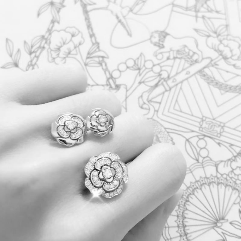 Ch**el rings